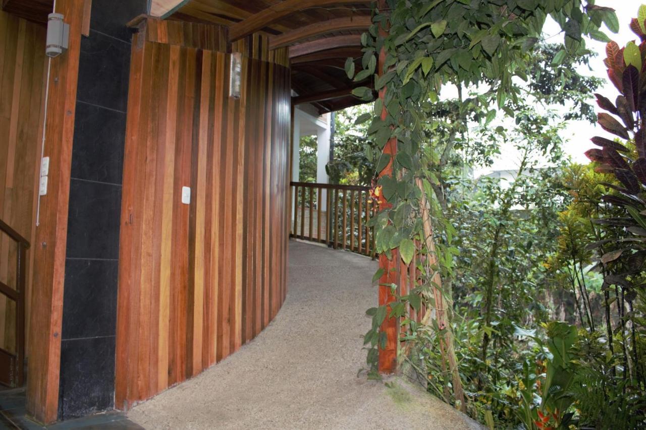 Hostal Zafiro Mindo Luaran gambar