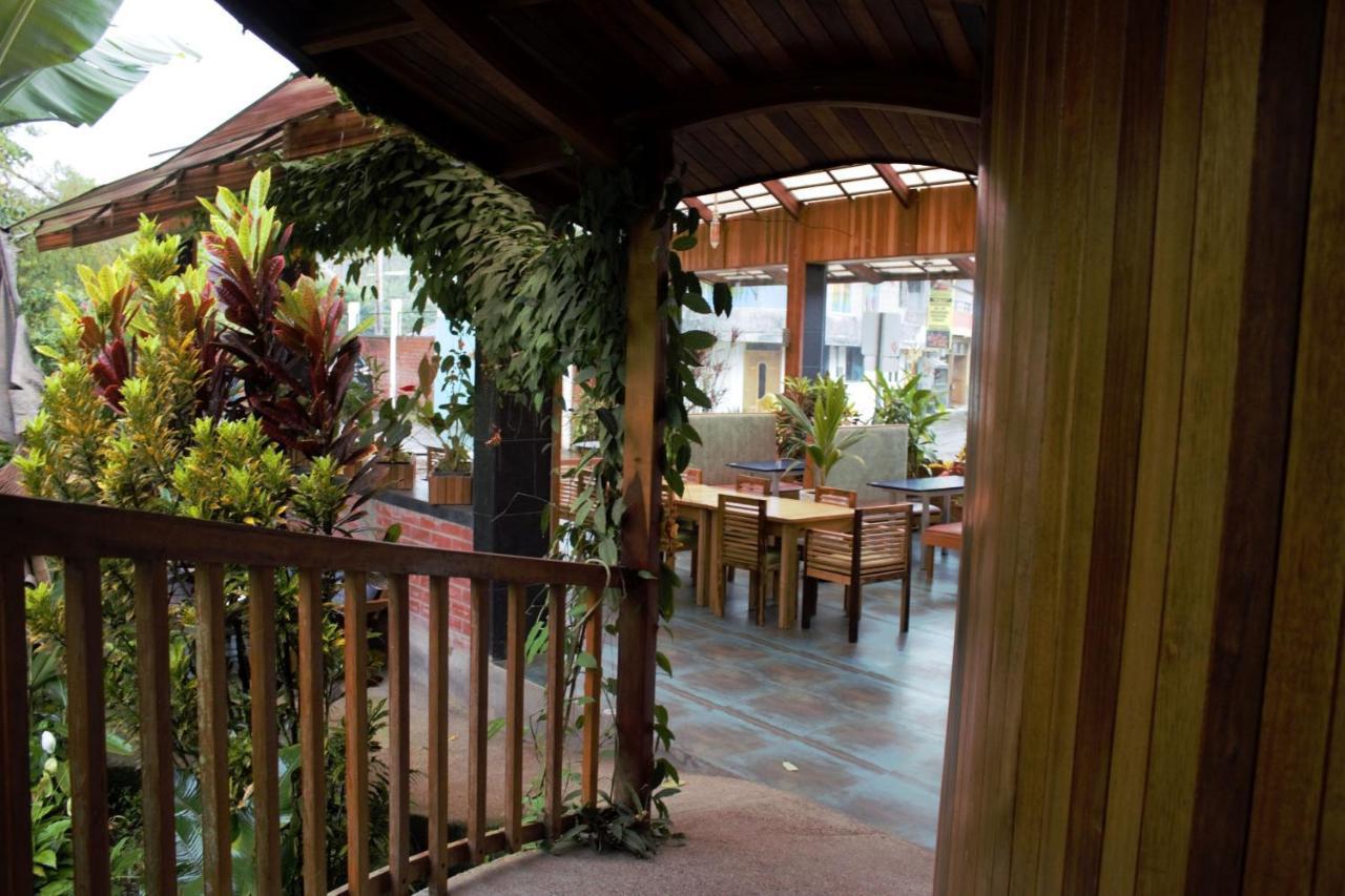 Hostal Zafiro Mindo Luaran gambar